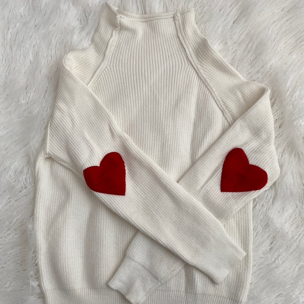 HEART SWEATER
